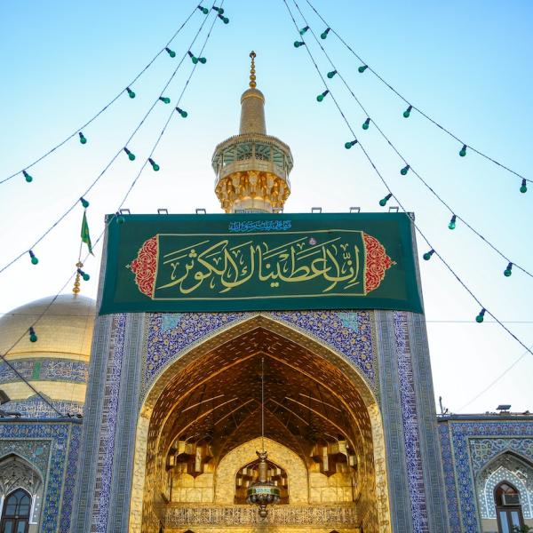 Cosa significa la bandiera nera issata sul Santuario dell’Imam Reza in Iran