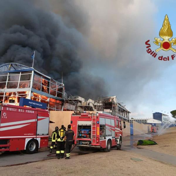 Roma, incendio golf club Marco Simone: divorati dalle fiamme gli uffici della Ryder Cup 