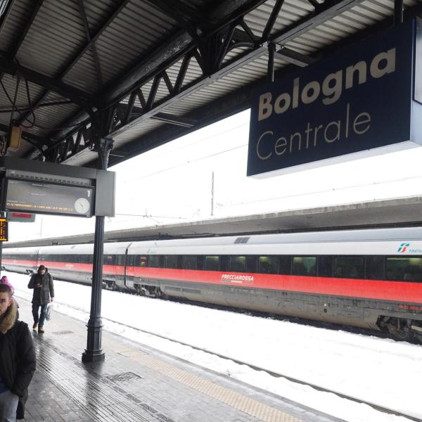 Bologna-Venezia, treni sospesi tra Castelmaggiore e S.Pietro in Casale: investito un operaio sui binari, ritardi e cancellazioni