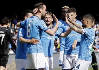 Il Napoli travolge il Sassuolo 6-1, Cagliari ko col Verona 1-2