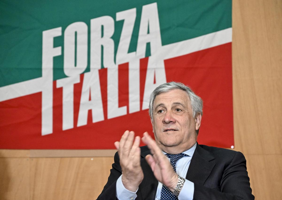 Fascismo, Antonio Tajani: “Mussolini ha fatto più danni che cose ut…