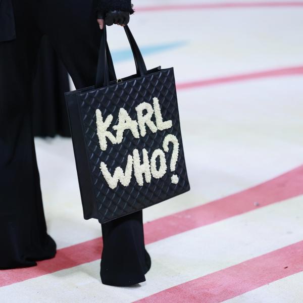 Chi era Karl Lagerfeld, lo stilista che presta il nome al Met Gala?