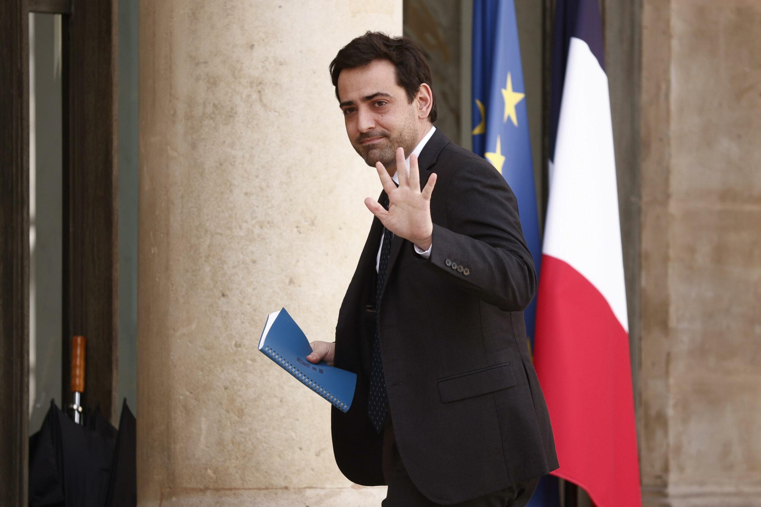 Il nuovo governo in Francia, guidato da Attal, muove i primi passi. Al posto di Catherine Colonna è stato scelto, come ministro degli Esteri, Stephane Sejourne. E' il segretario generale del partito di Emmanuel Macron.