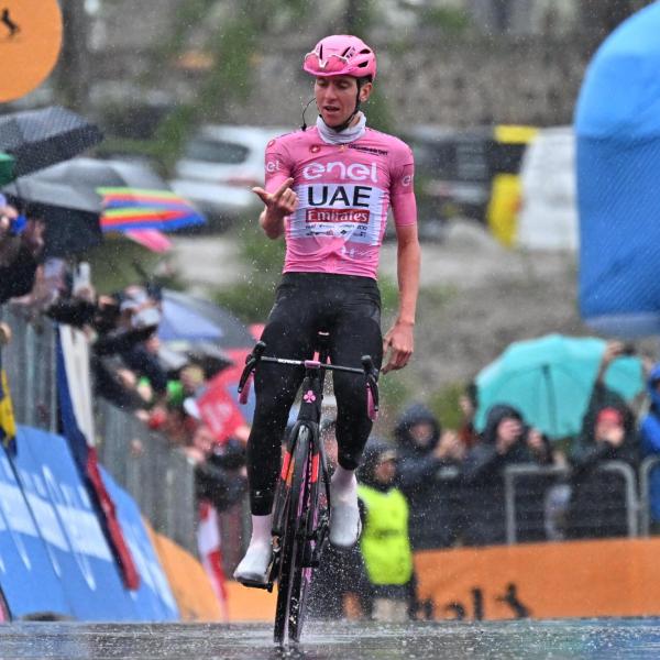 Giro d’Italia 2024, quinta vittoria per Pogacar: secondo Pellizzari