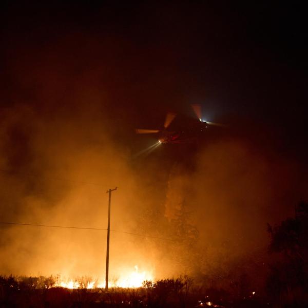 Usa, brucia la California: evacuate 1.200 persone per un incendio vicino Los Angeles