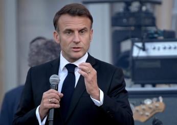 Francia, Macron non si dimetterà: “Resto in carica fino al 2027 al di là del risultato delle prossime elezioni”