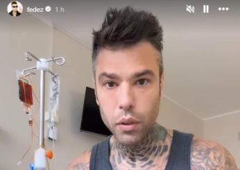 Fedez dall’ospedale aggiorna i fan sulle sue condizioni di salute: “Non so se potrò fare concerti quest’estate” / VIDEO 