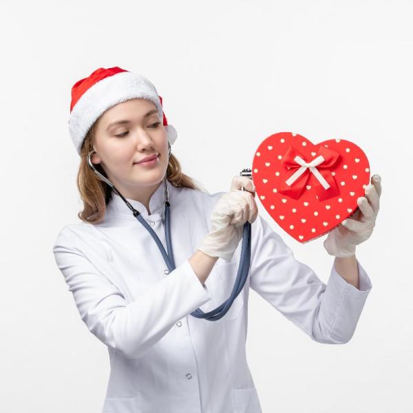 A Natale aumenta il rischio di infarto, ecco a cosa prestare attenzione