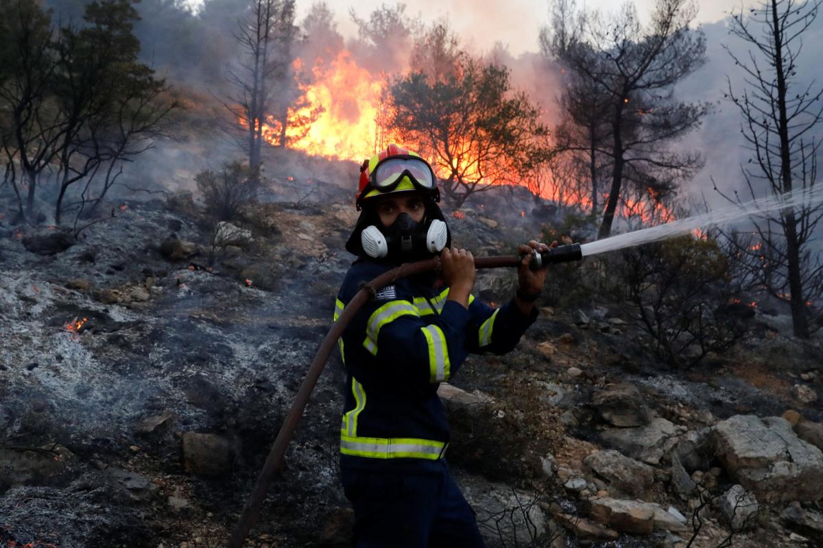 Incendio Olbia oggi: le fiamme minacciano le case e un hotel