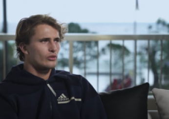 Tennis, Zverev dopo l’infortunio: “Tornerò più forte”