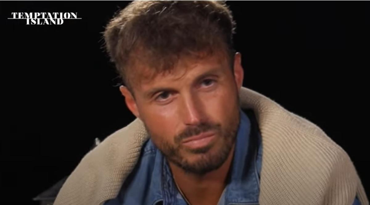 “Temptation Island”, Alex Petri racconta come avrebbe reagito al bacio tra Vittoria e il tentatore Simone