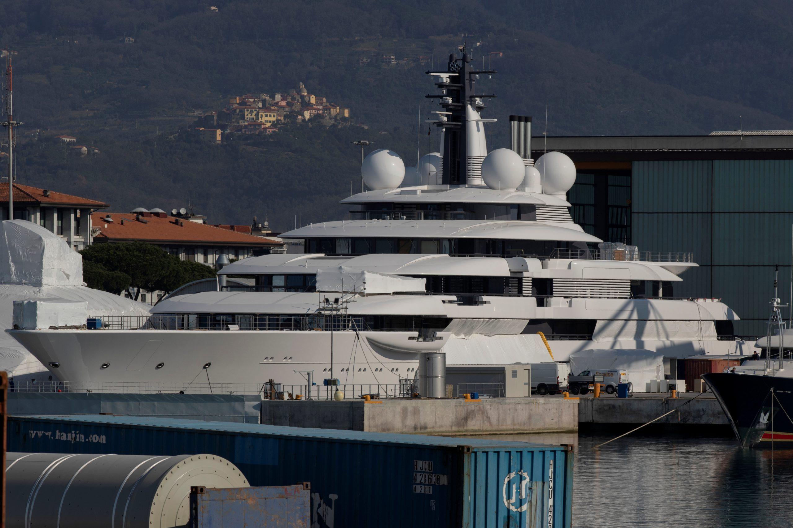 Guerra in Ucraina, l’Italia congela lo Scheherazade, il superyacht di Putin