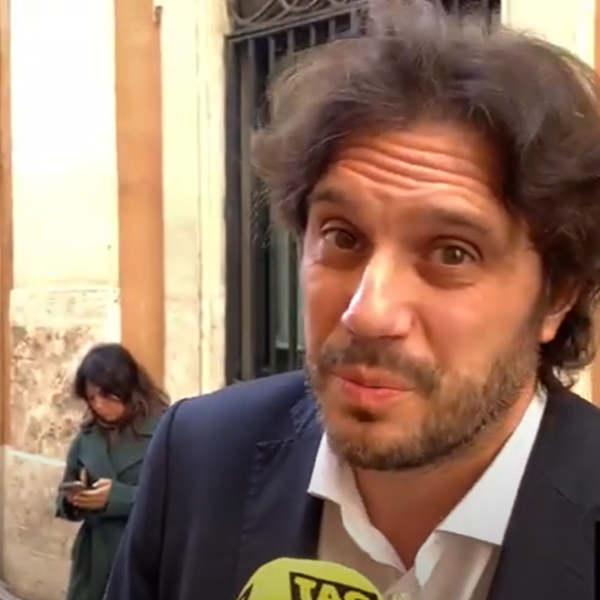 Precettazione sciopero 17 novembre, Silvestri (M5s) e De Magistris: “Vergognoso impedire un diritto costituzionale”. Montaruli (FDI): “Gli italiani devono usufruire dei servizi” | VIDEO