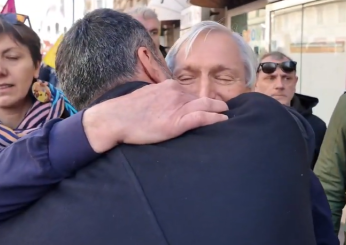 Roma, abbraccio tra Don Ciotti e Decaro. Il fondatore di Libera: “Attacco politico. Siamo indignati, c’è brutto clima”| VIDEO