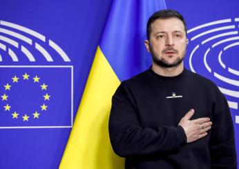 Zelensky acclamato nel suo discorso a Bruxelles: “Vinceremo la guerra ed entreremo nell’Ue”