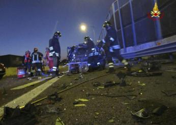 Incidente a Battipaglia, scontro tra tre veicoli a un incrocio: tre…