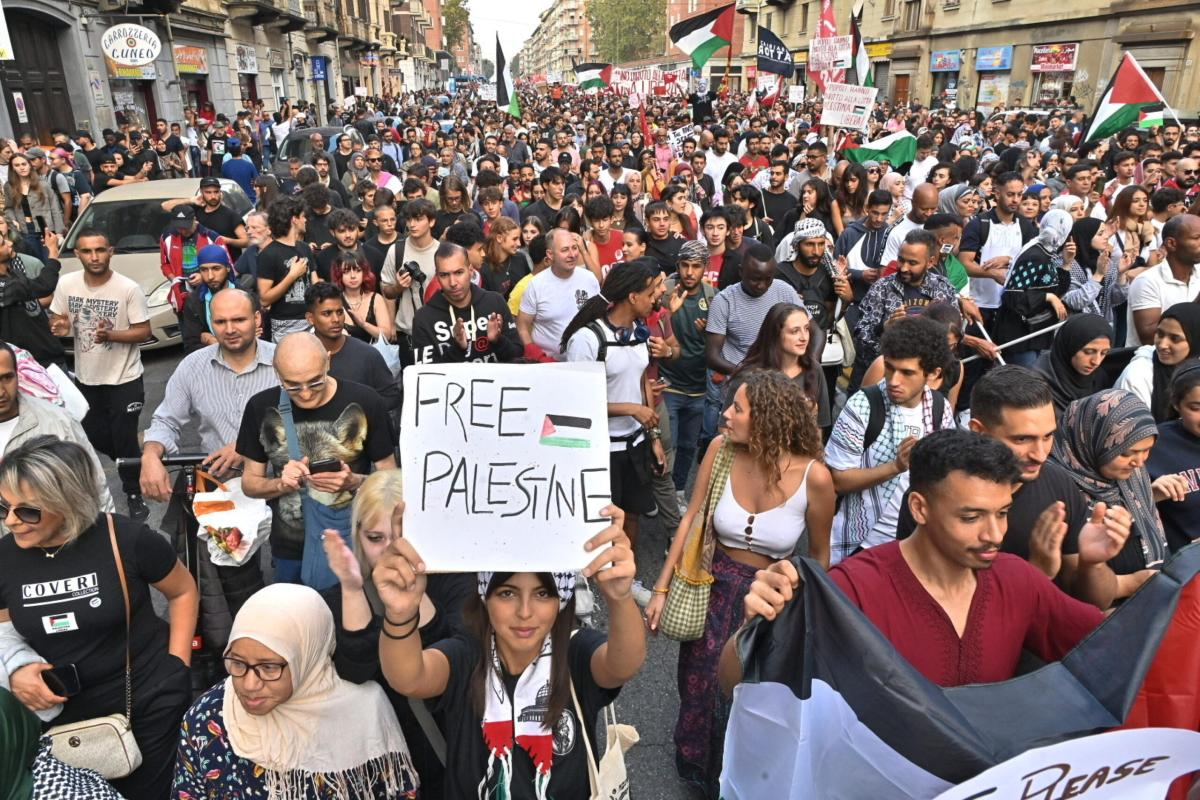 Minneapolis, un’auto si lancia contro una manifestazione pro-Palestina: paura fra i manifestanti| VIDEO