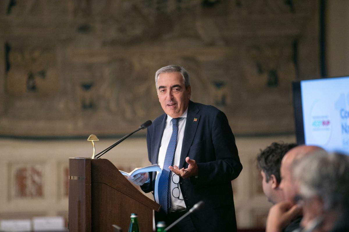 Conferenza stampa di fine anno, Gasparri difende Meloni: “Riceve attacchi sul piano politico e personale”