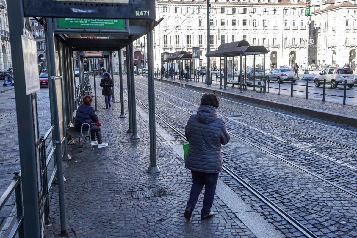 Sciopero 8 marzo 2024: scuola, trasporti e sanità a rischio. Settori coinvolti, orari e motivazioni