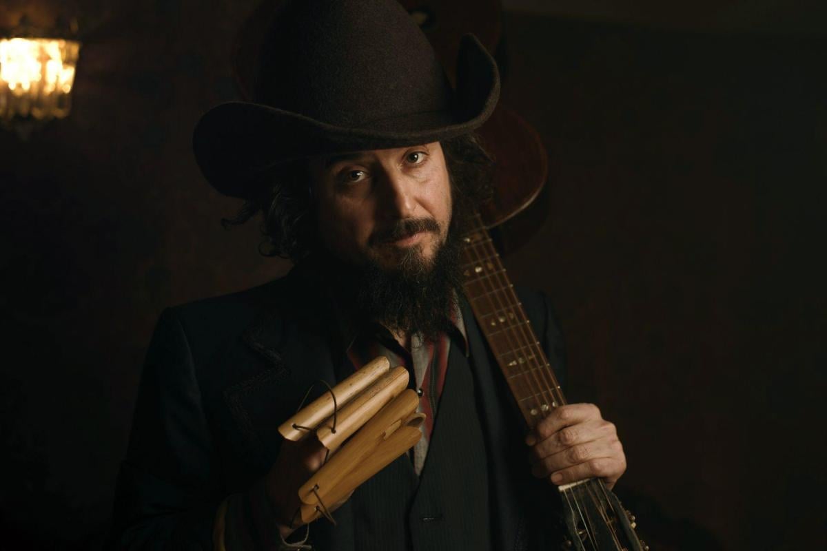 Vinicio Capossela tour 2024 – 2025: date, biglietti, prezzi e scaletta di “Conciati per le feste”