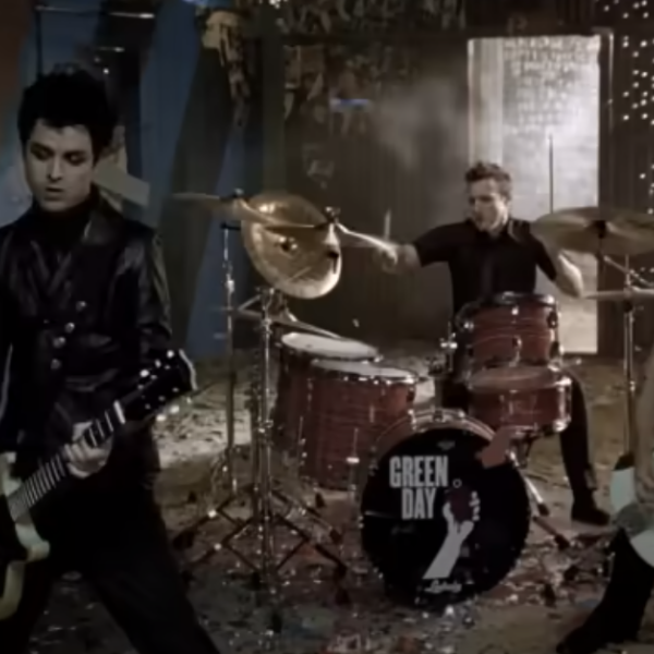 “Saviors”: testo e traduzione della nuova canzone dei Green Day