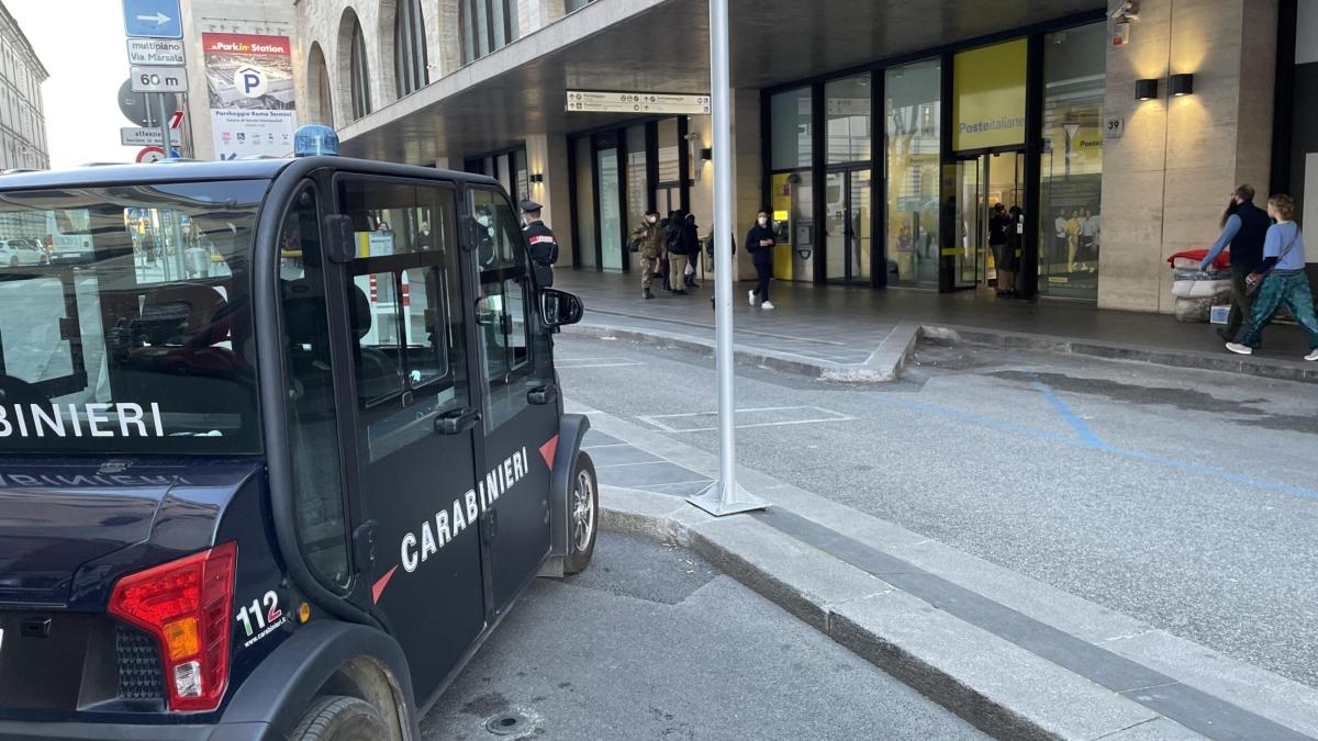 Accoltellato Roma Termini, turisti e passanti: ‘Evitate la zona del…