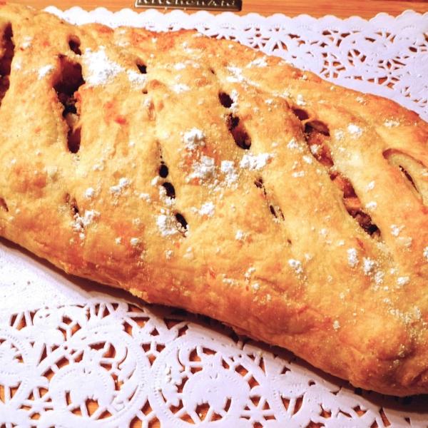 Irresistibile lo strudel di fragole con crema pasticcera