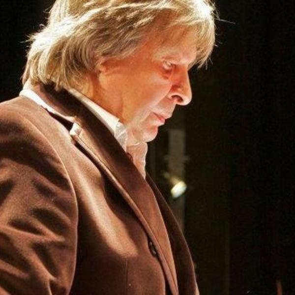 Chi è Gianni Ephrikian, direttore d’orchestra nonno di Brando di “Uomini e Donne”?