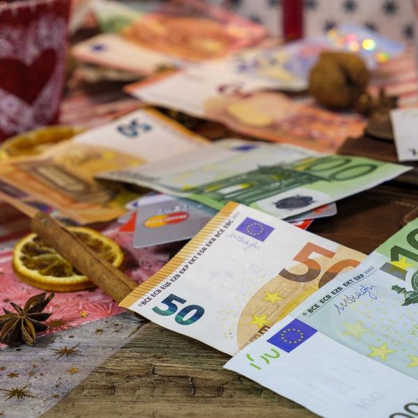 Bonus Natale 2024 (ex bonus Befana): 100€ esentasse, ma non a tutti. Requisiti e domanda