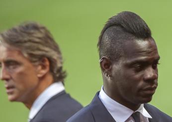 Lite furiosa tra Mancini e Balotelli ai tempi del City, svelati retroscena incredibili: “Gli lanciò addosso una borsa, vennero quasi alle mani”