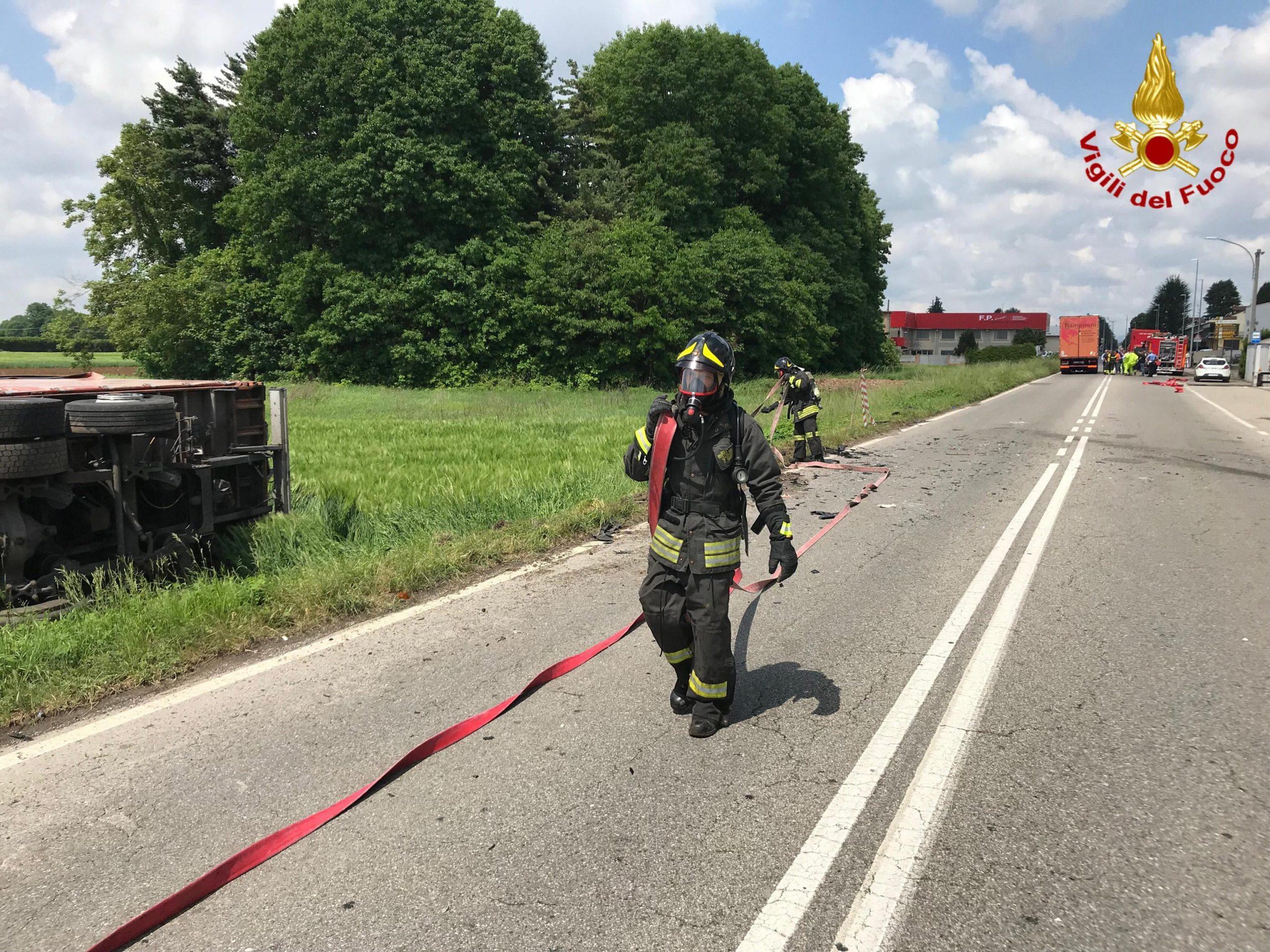 Incidente a Gallarate, un’auto si ribalta: muore a 68 anni incastrato tra le lamiere