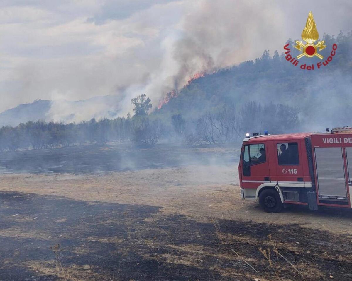 Sardegna, si apre la stagione degli incendi. Otto roghi in tutta l’…