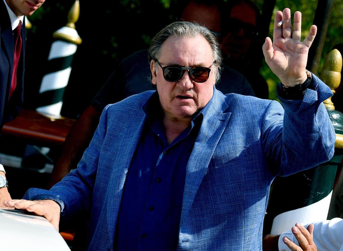 Gerard Depardieu rompe il silenzio dopo le accuse di stupro e molestie sessuali: “Ecco la mia verità”