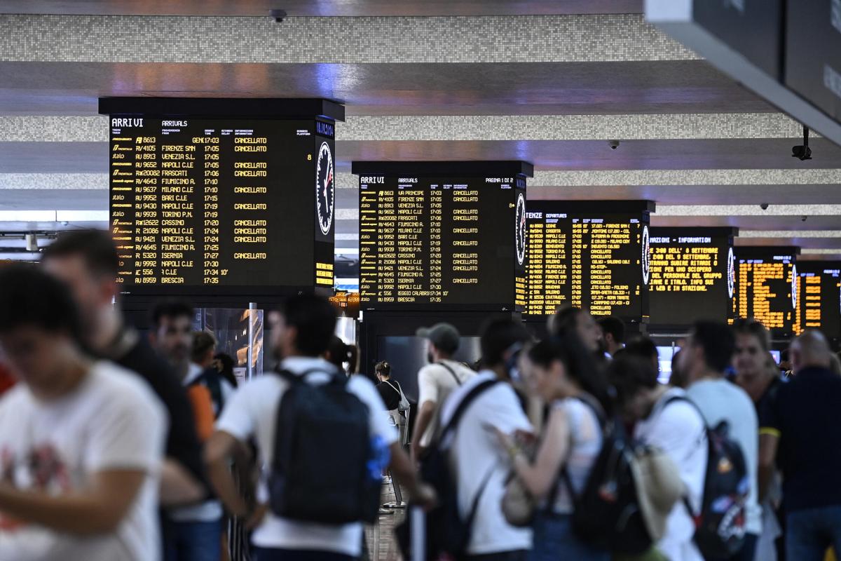 Sciopero treni 12 e 13 ottobre 2024: Trenitalia, Italo e Trenord a rischio. Orari, fasce di garanzia e motivazioni