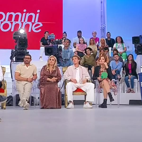 “Uomini e Donne” anticipazioni oggi 2 ottobre 2023: baci tra Gemma e Maurizio e tra Aurora e Marco