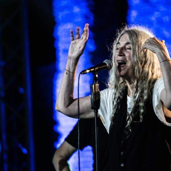 Concerto Patti Smith Mantova 2024: data, biglietti, prezzi e scaletta per il Summer Festival