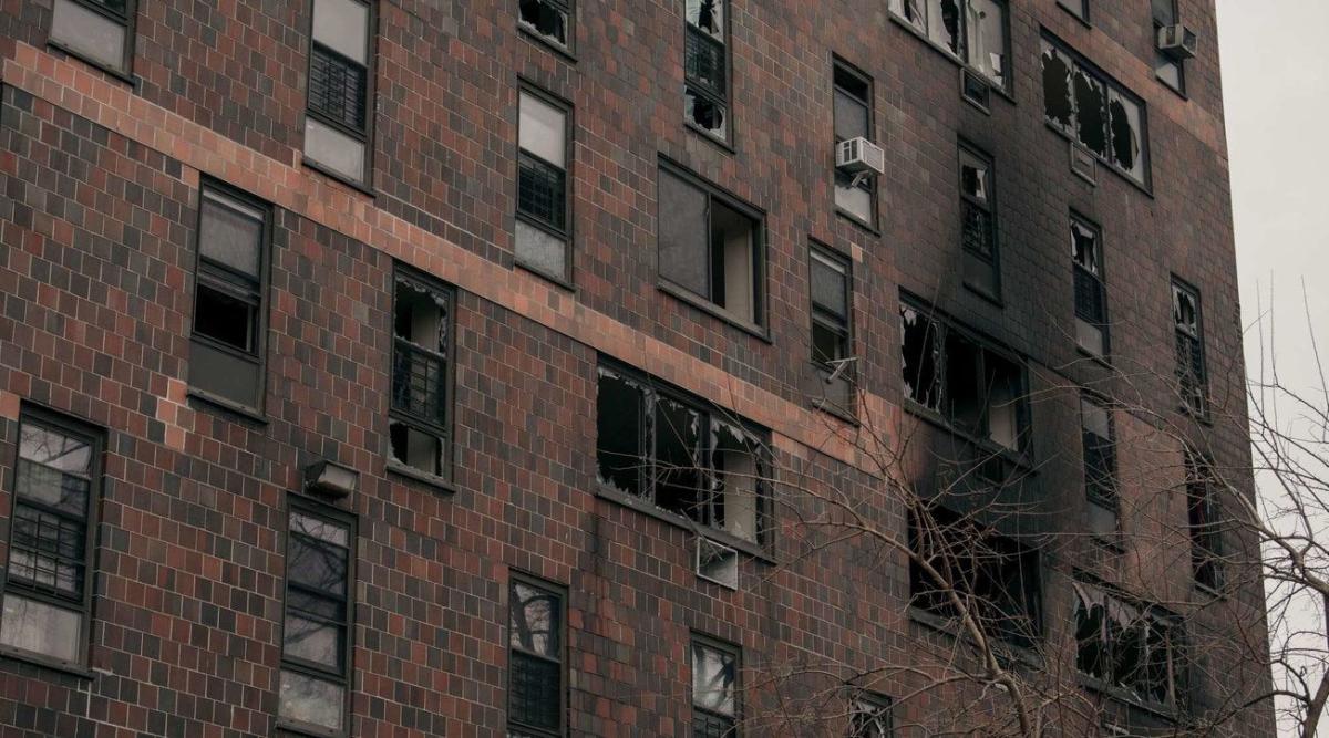 Incendio nel Bronx, una stufa elettrica provoca la tragedia