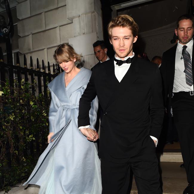 Taylor Swift fidanzato, chi è Joe Alwyn, età, curiosità