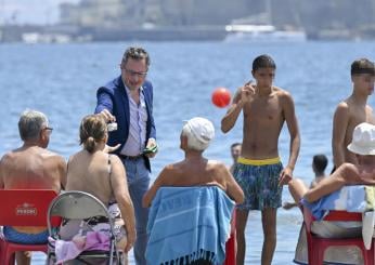 Napoli, Francesco Borrelli (AVS) per la quarantesima volta mandato in ospedale: “Colpito dagli abusivi in spiaggia: volevo ripristinare la legalità a Mappatella beach”