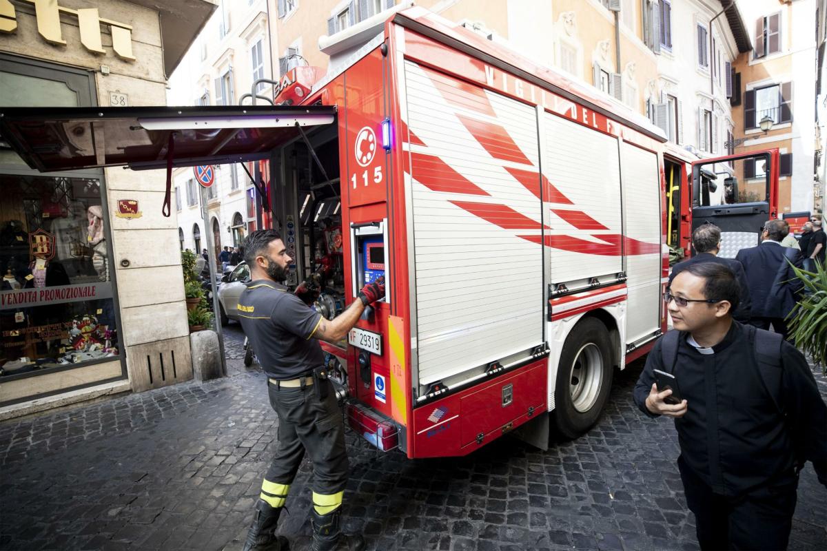 Roma, incendio in un appartamento di Casal Bruciato. Palazzo sgombe…