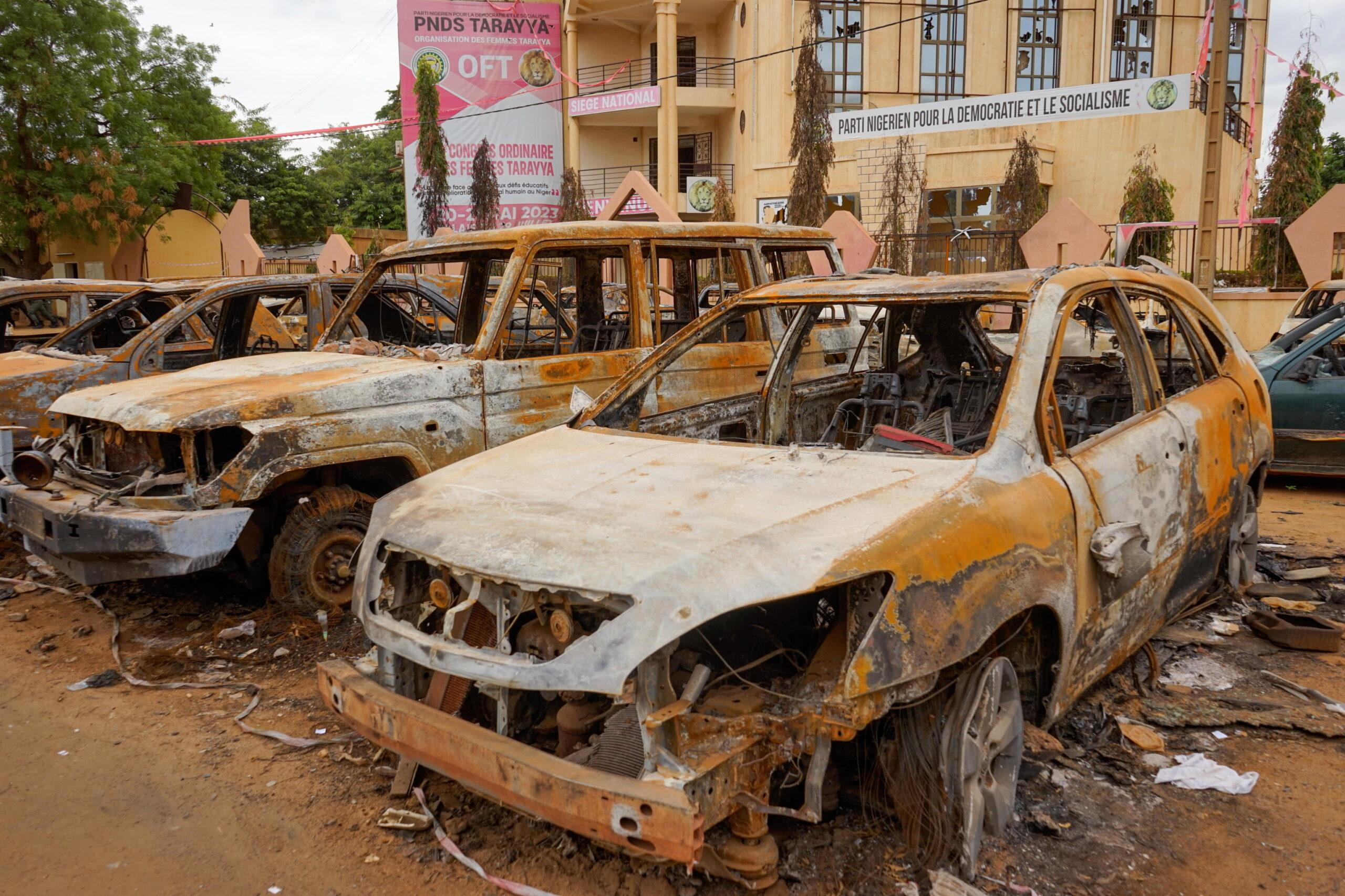 Niger, attacco jihadista al confine con il Mali: 17 soldati uccisi e 20 feriti