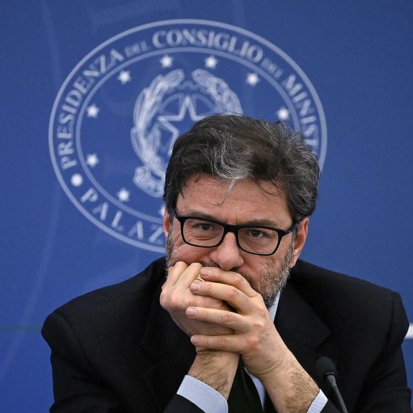 Vendita quote Poste Italiane, il ministro Giorgetti: “Anche con alienazione quota Mef controllo resta allo Stato”