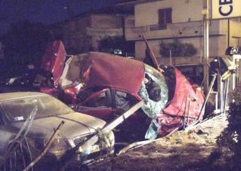 Incidente stradale a Catanzaro, 42enne si schianta con l’auto contro un lampione: morto