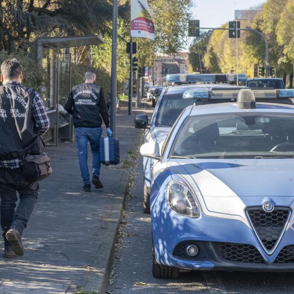 Milano, trovato il cadavere di un 25enne in via Gustavo Modena: strada chiusa, indagini in corso