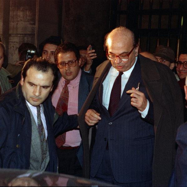 Accadde oggi 30 aprile 1993: Tangentopoli, Craxi sotto assedio