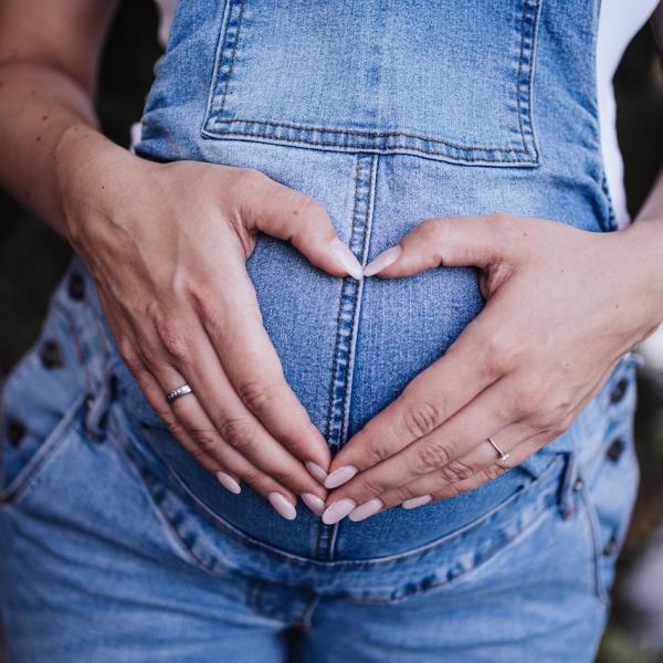 Mal di gola in gravidanza: rimedi, cause e prevenzione