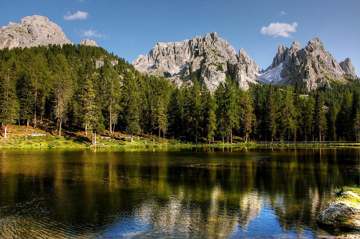 Il lago di Misurina perde acqua per una falla: le cause e come salvarlo