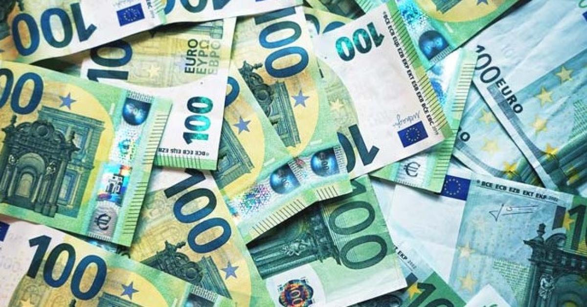 Cosa succede se verso 5000 euro in contanti in banca? Ecco quando scatta l’accertamento fiscale