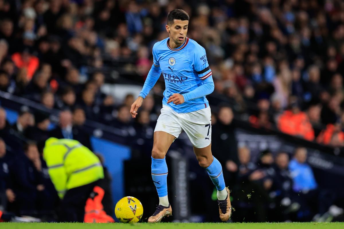 Cancelo, futuro incerto: il Manchester City non riesce a venderlo