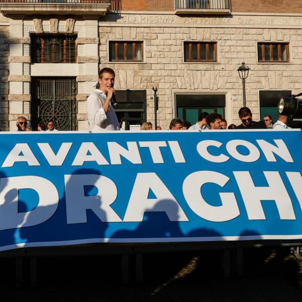 Tutti vogliono Mario Draghi: dalle manifestazioni di piazza alla raccolte firme